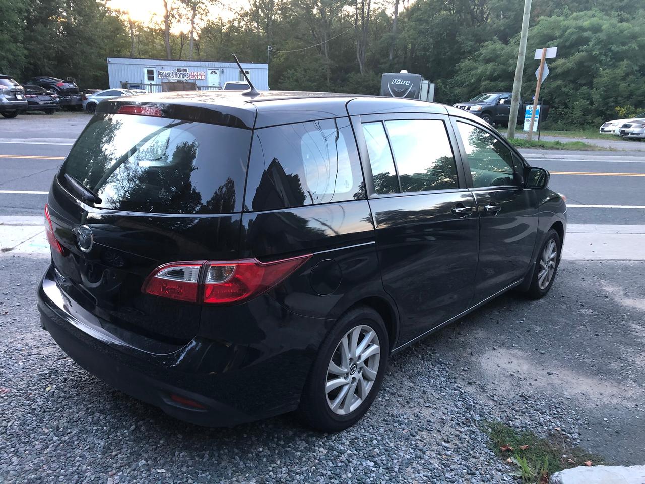 2017 Mazda MAZDA5 GS Photo