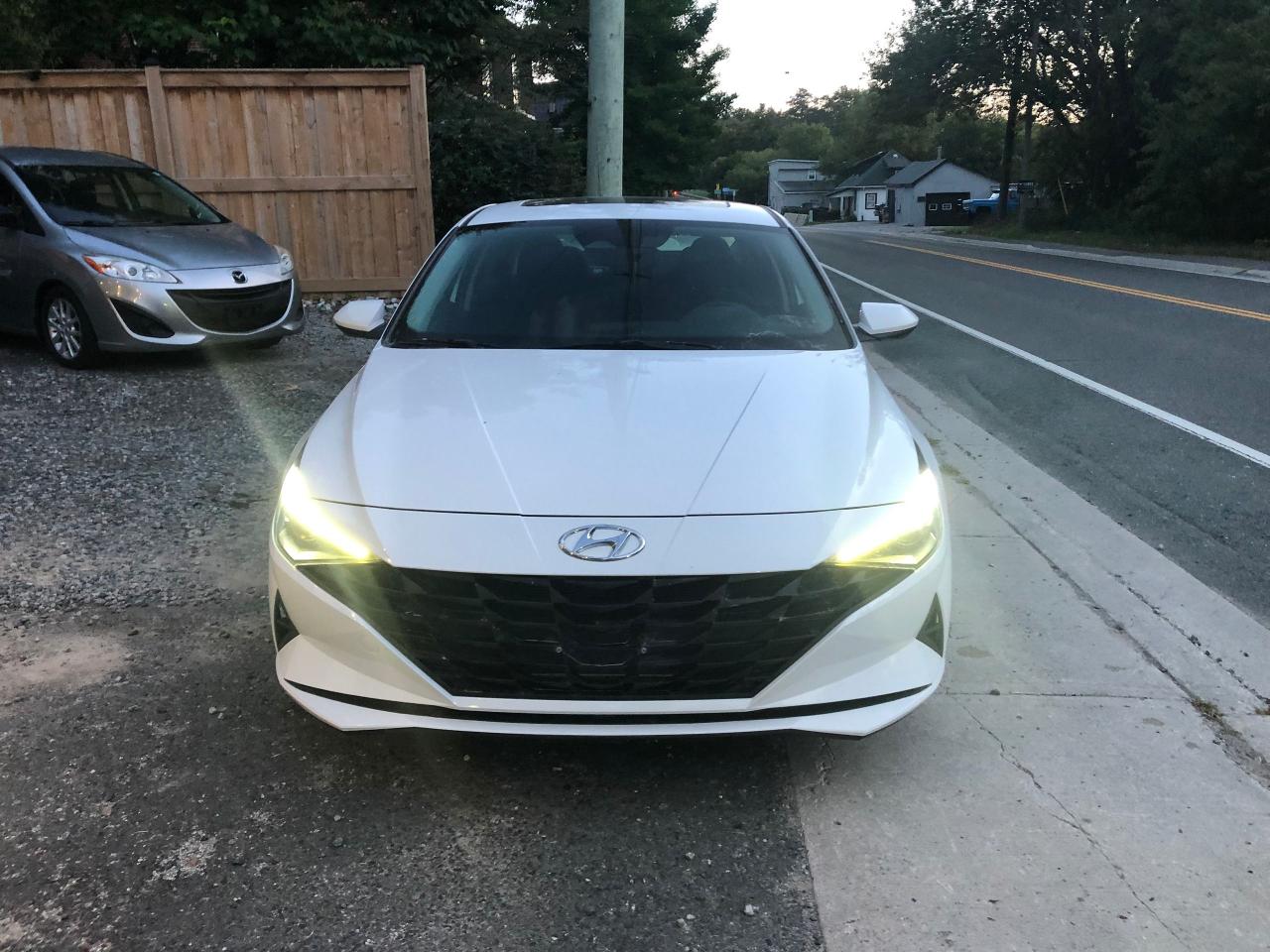 2022 Hyundai Elantra Preferred IVT w/Sun & Tech Package - Photo #2