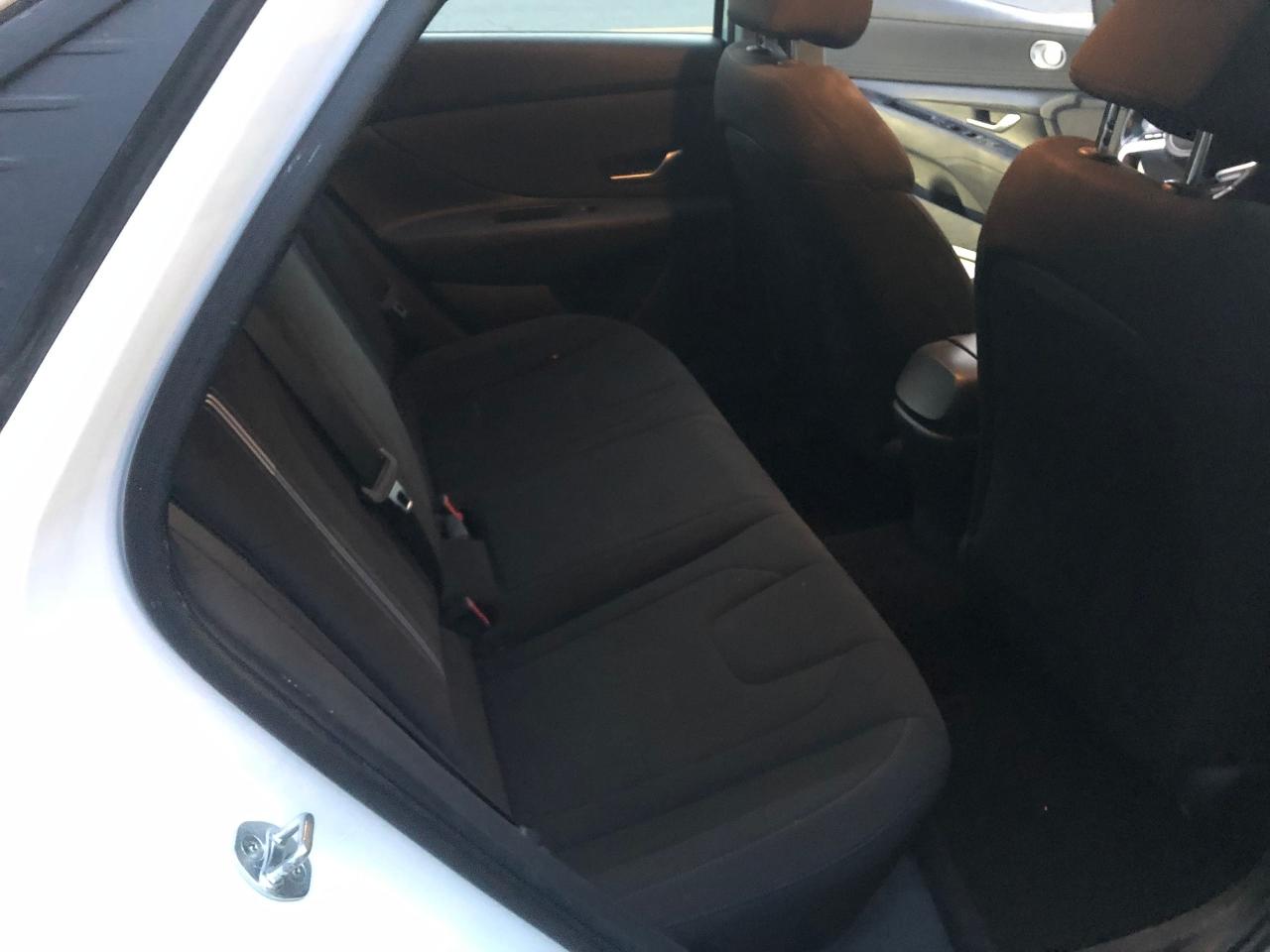 2022 Hyundai Elantra Preferred IVT w/Sun & Tech Package - Photo #17