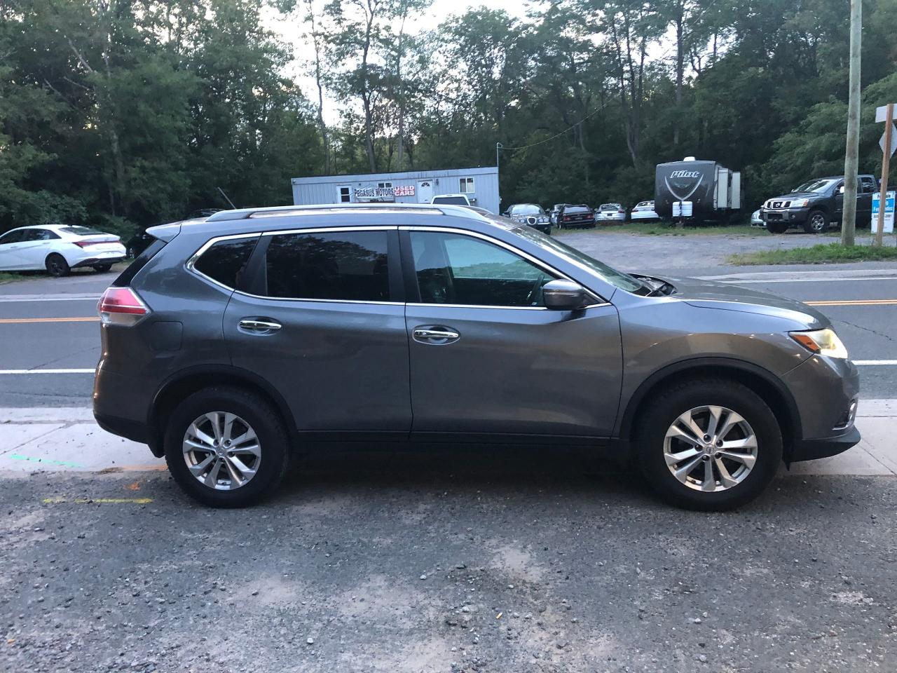 2015 Nissan Rogue SV ALL WHEEL DRIVE - Photo #4