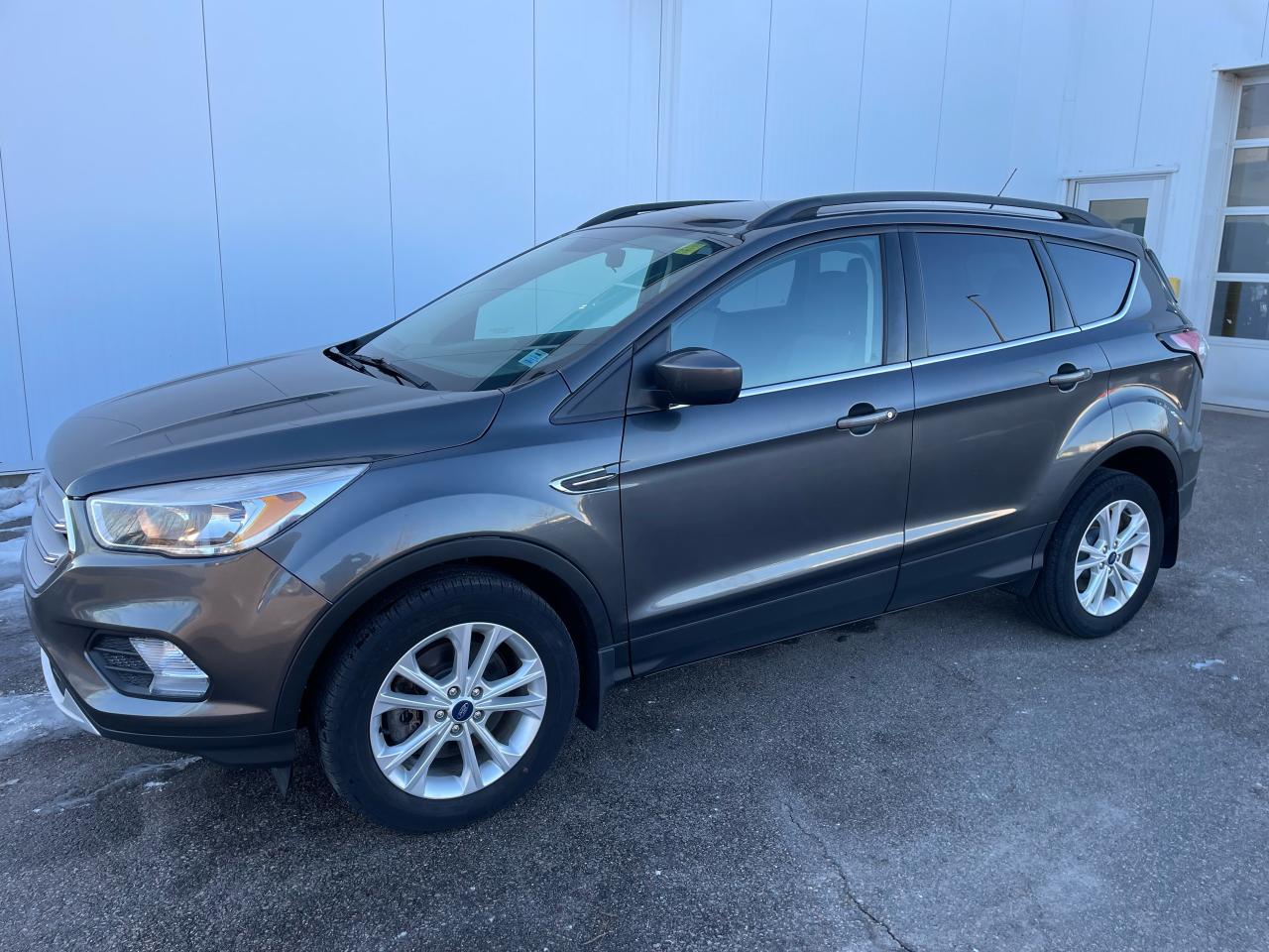 <p>an awd suv at this price wont last long give us a call to set up an appointment .</p>