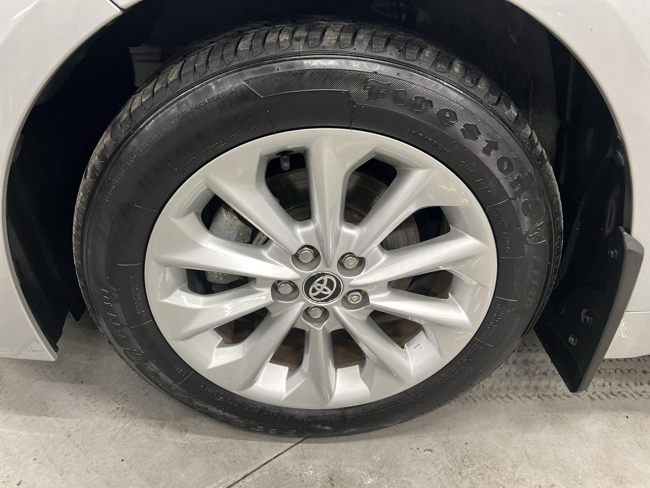 2022 Toyota Corolla LE UPGRADE |SUNROOF | ALLOYS | CARPLAY | HTD SEATS Photo