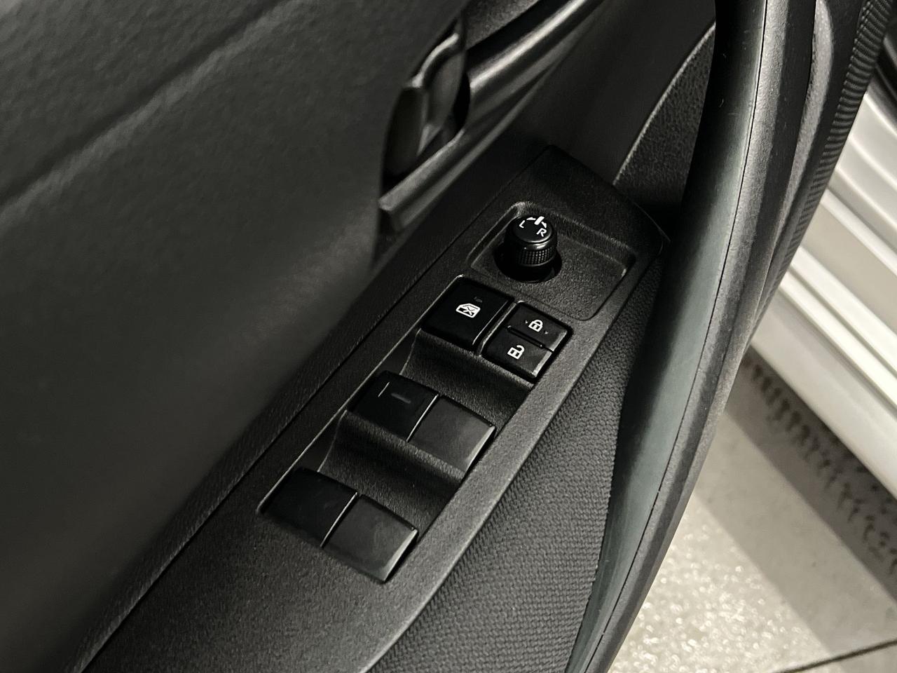 2022 Toyota Corolla LE UPGRADE |SUNROOF | ALLOYS | CARPLAY | HTD SEATS Photo