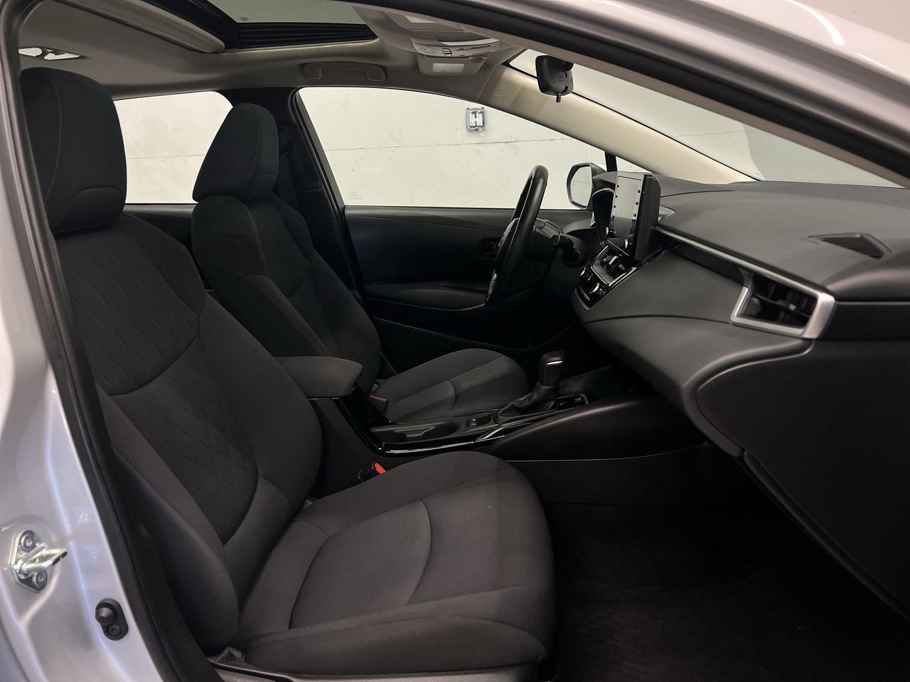 2022 Toyota Corolla LE UPGRADE |SUNROOF | ALLOYS | CARPLAY | HTD SEATS Photo