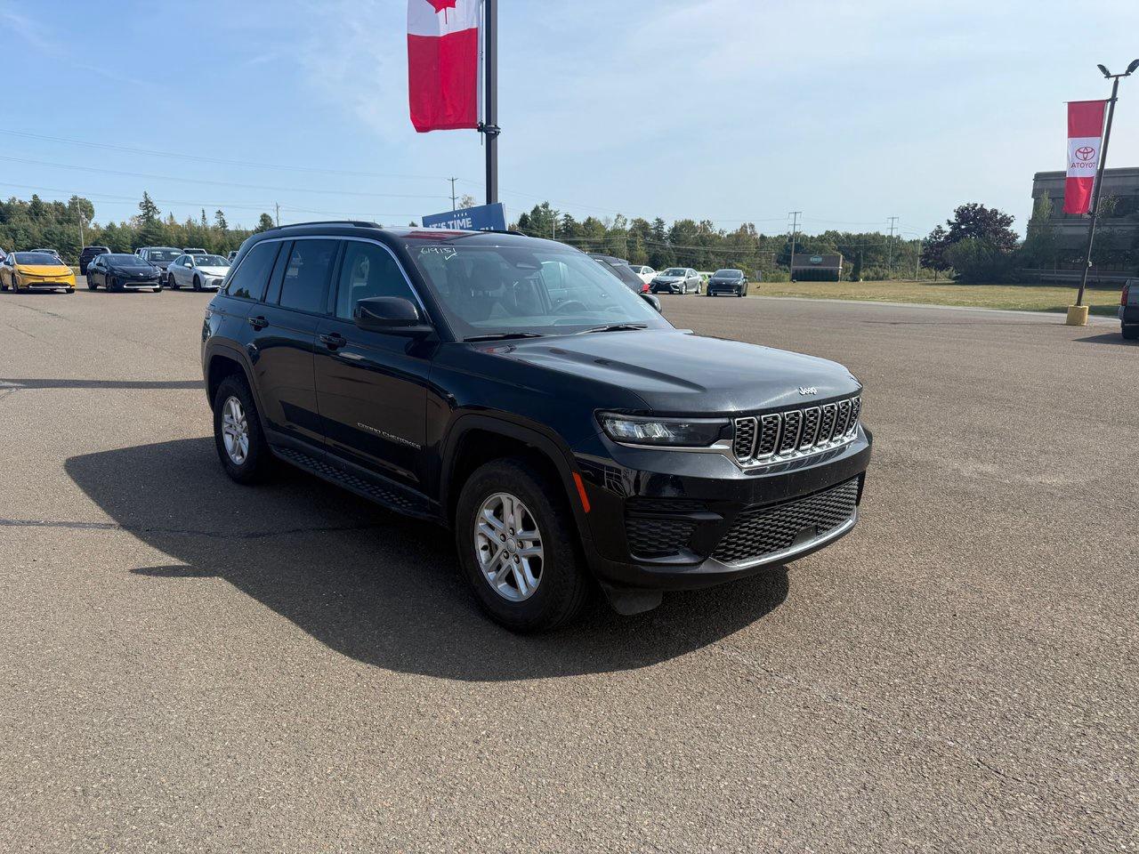 2023 Jeep Grand Cherokee Laredo Photo2