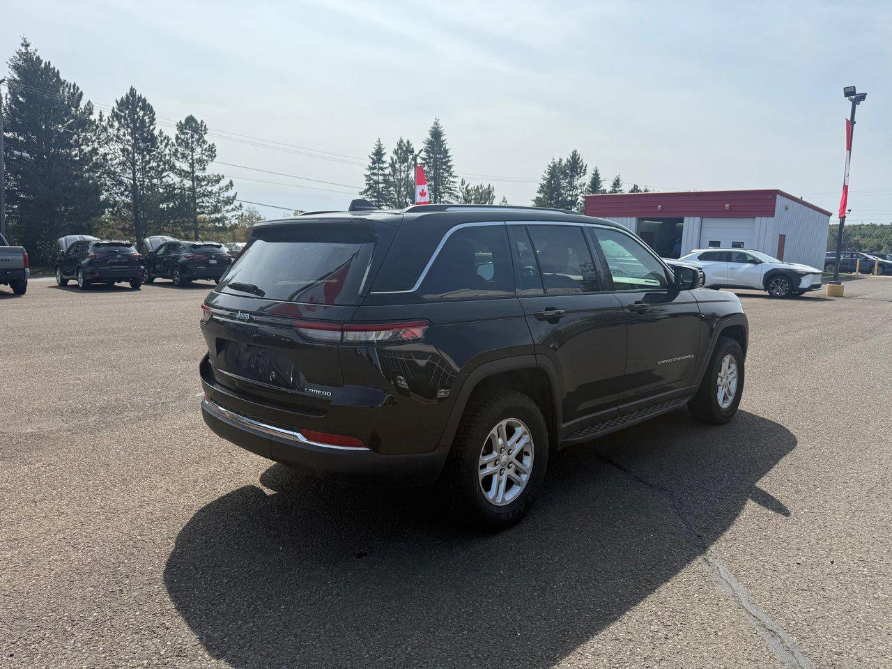 2023 Jeep Grand Cherokee Laredo Photo4