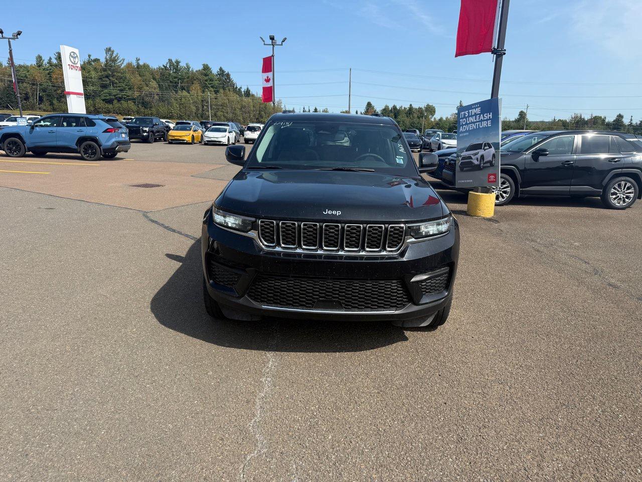 2023 Jeep Grand Cherokee Laredo Photo1