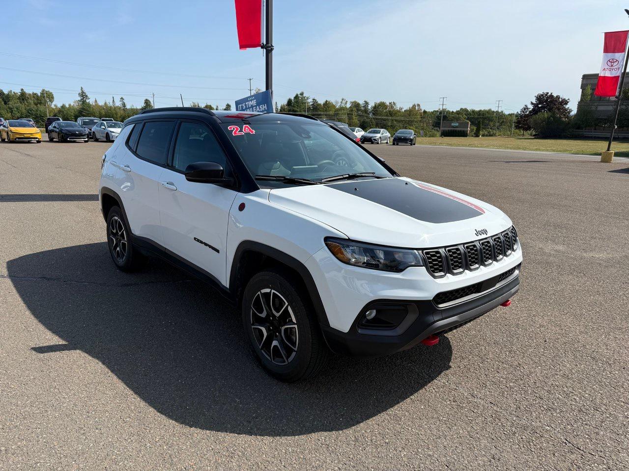 2024 Jeep Compass Trailhawk Photo2