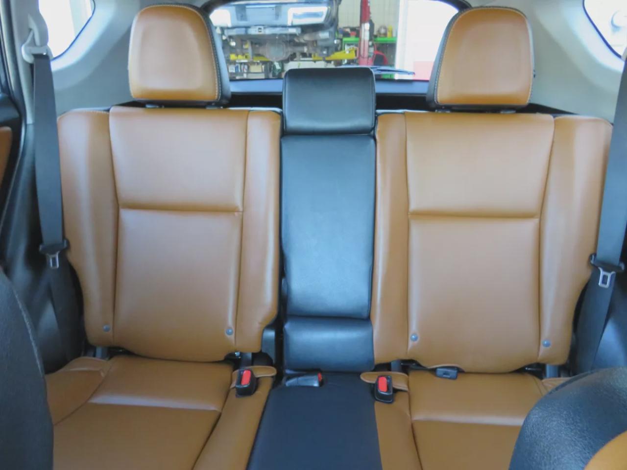 2018 Toyota RAV4 Limited (**CLEAN TITLE/NO ACCIDENTS!!**SAFETY/CERTIFIED!!**AWD**ALLOY RIMS**TWO-TONE LEATHER**SUNROOF**NAVIGATION**REVERSE CAMERA**DUAL CLIMATE CONTROL**ECO AND SPORT MODE**HEATED SEATS/STEERING WHEEL**LANE ASSIST**AWD LOCK**PUSH BUTTON START**DIGITAL TOU Photo