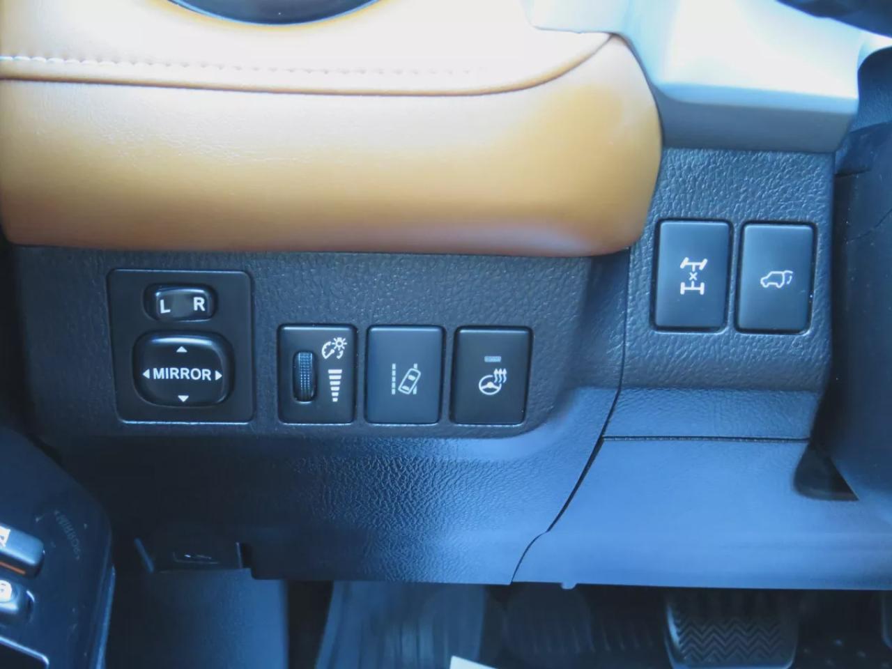 2018 Toyota RAV4 Limited (**CLEAN TITLE/NO ACCIDENTS!!**SAFETY/CERTIFIED!!**AWD**ALLOY RIMS**TWO-TONE LEATHER**SUNROOF**NAVIGATION**REVERSE CAMERA**DUAL CLIMATE CONTROL**ECO AND SPORT MODE**HEATED SEATS/STEERING WHEEL**LANE ASSIST**AWD LOCK**PUSH BUTTON START**DIGITAL TOU Photo