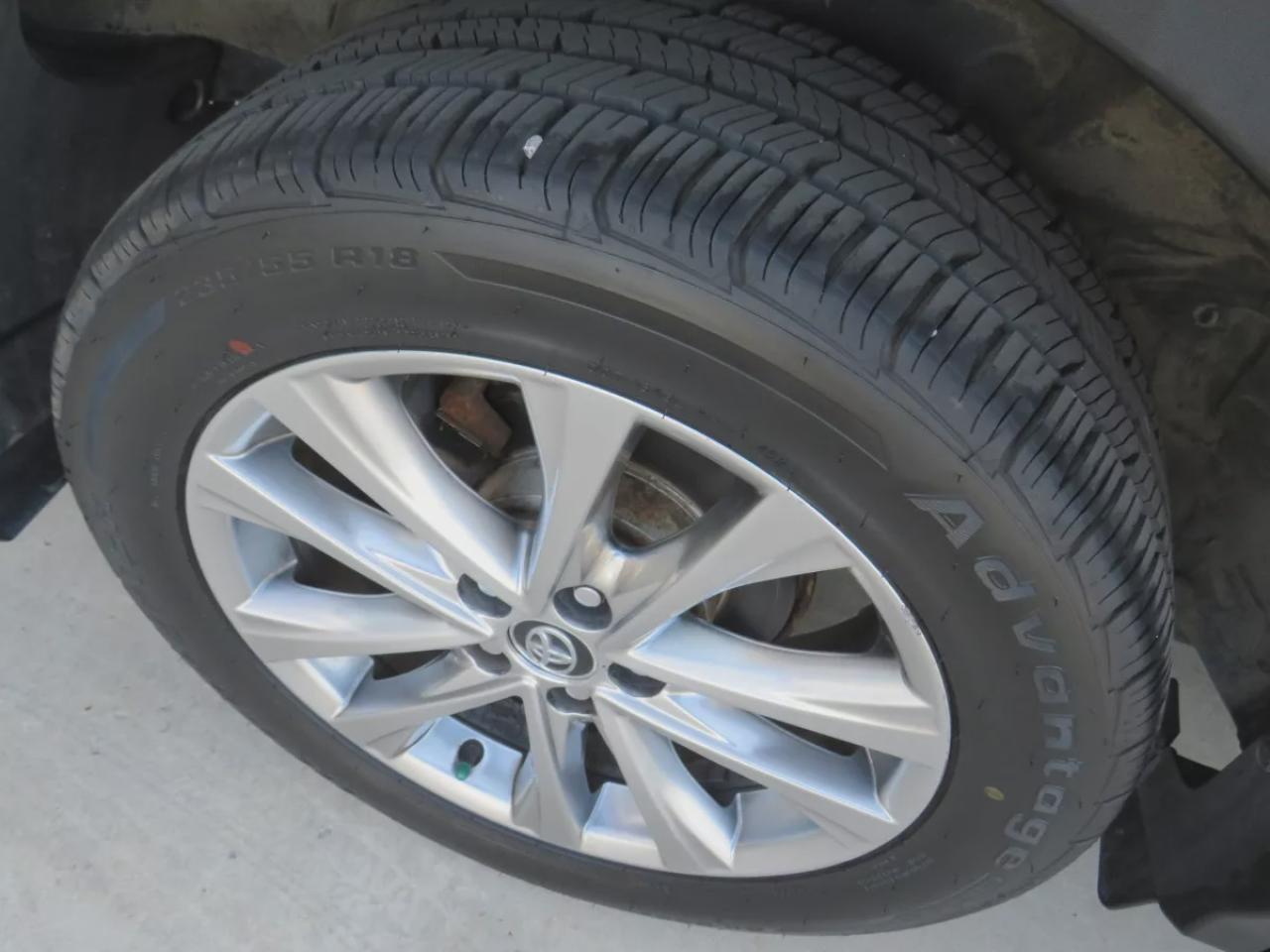 2018 Toyota RAV4 Limited (**CLEAN TITLE/NO ACCIDENTS!!**SAFETY/CERTIFIED!!**AWD**ALLOY RIMS**TWO-TONE LEATHER**SUNROOF**NAVIGATION**REVERSE CAMERA**DUAL CLIMATE CONTROL**ECO AND SPORT MODE**HEATED SEATS/STEERING WHEEL**LANE ASSIST**AWD LOCK**PUSH BUTTON START**DIGITAL TOU Photo