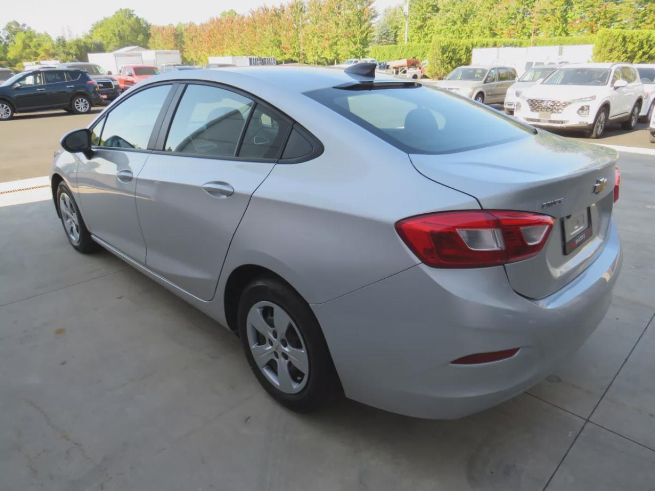 2017 Chevrolet Cruze LS (**VERY LOW KM!!**ONE OWNER!!**CLEAN TITLE/NO ACCIDENTS!!**SAFETY/CERTIFIED!!**AUTOMATIC**A/C**POWER DOORS/LOOCKS**REVERSE CAMERA** DIGITAL TOUCHSCREEN**CRUISE CONTROL**BLUETOOTH**) Photo2