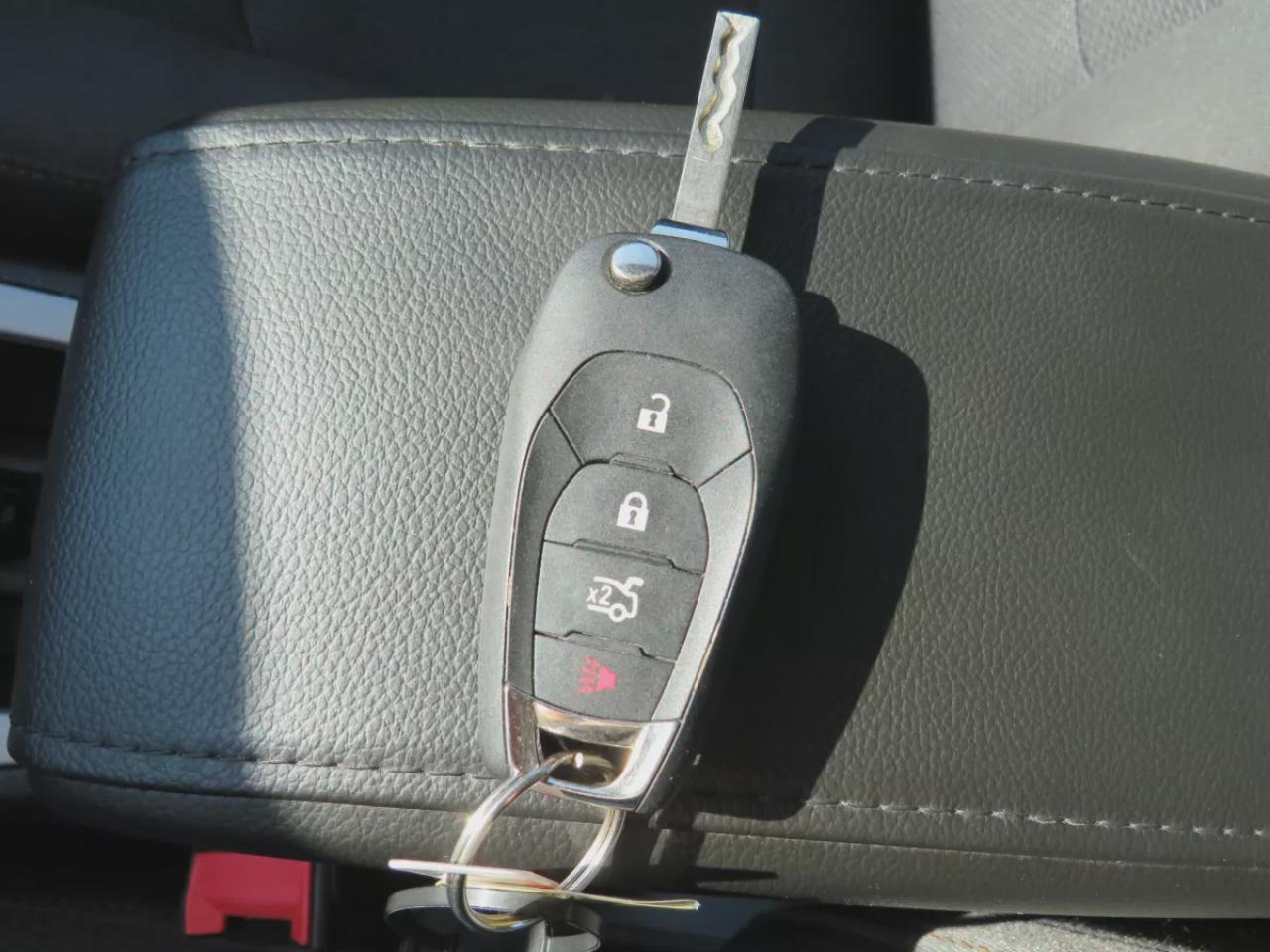 2017 Chevrolet Cruze LS (**VERY LOW KM!!**ONE OWNER!!**CLEAN TITLE/NO ACCIDENTS!!**SAFETY/CERTIFIED!!**AUTOMATIC**A/C**POWER DOORS/LOOCKS**REVERSE CAMERA** DIGITAL TOUCHSCREEN**CRUISE CONTROL**BLUETOOTH**) Photo