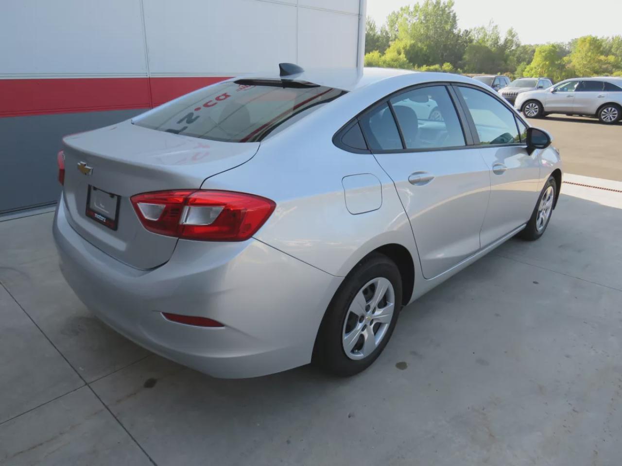2017 Chevrolet Cruze LS (**VERY LOW KM!!**ONE OWNER!!**CLEAN TITLE/NO ACCIDENTS!!**SAFETY/CERTIFIED!!**AUTOMATIC**A/C**POWER DOORS/LOOCKS**REVERSE CAMERA** DIGITAL TOUCHSCREEN**CRUISE CONTROL**BLUETOOTH**) Photo