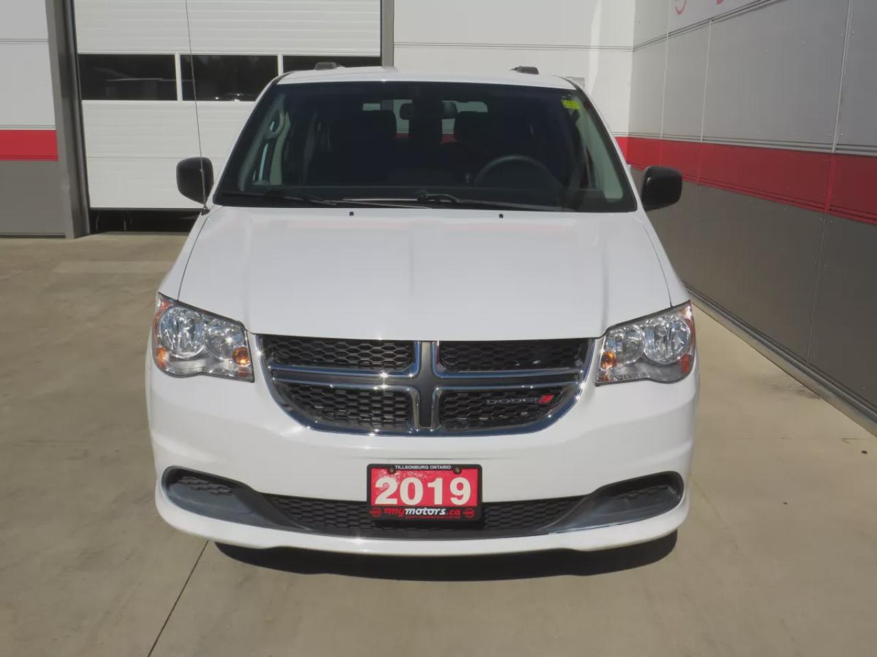 2019 Dodge Grand Caravan SXT (**SAFETY/CERTIFIED!!**7 PASSENGER!!**DVD ENTERTAINMENT SYSTEM!!**TINTS**ALLOY RIMS**STOW&GO SEATING**DIGITAL TOUCHSCREEN**REVERSE CAMERA**AUX**BLUETOOTH**CRUISE CONTROL**) Photo
