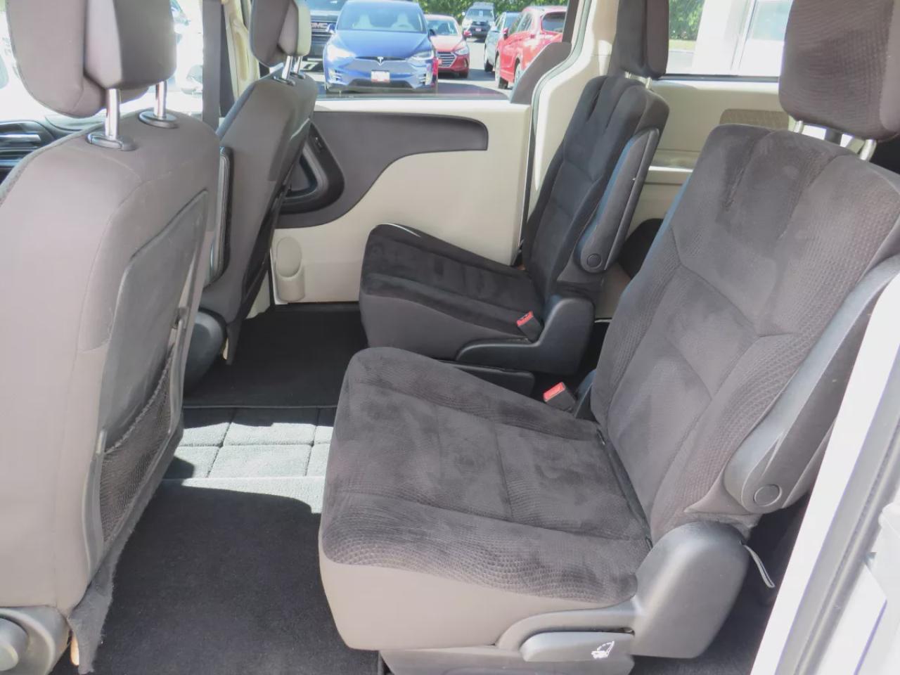 2019 Dodge Grand Caravan SXT (**SAFETY/CERTIFIED!!**7 PASSENGER!!**DVD ENTERTAINMENT SYSTEM!!**TINTS**ALLOY RIMS**STOW&GO SEATING**DIGITAL TOUCHSCREEN**REVERSE CAMERA**AUX**BLUETOOTH**CRUISE CONTROL**) Photo