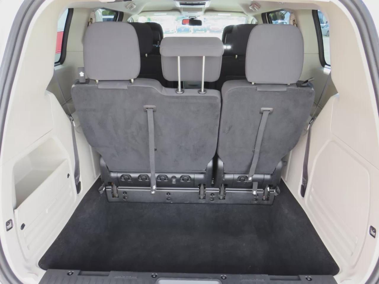 2019 Dodge Grand Caravan SXT (**SAFETY/CERTIFIED!!**7 PASSENGER!!**DVD ENTERTAINMENT SYSTEM!!**TINTS**ALLOY RIMS**STOW&GO SEATING**DIGITAL TOUCHSCREEN**REVERSE CAMERA**AUX**BLUETOOTH**CRUISE CONTROL**) Photo