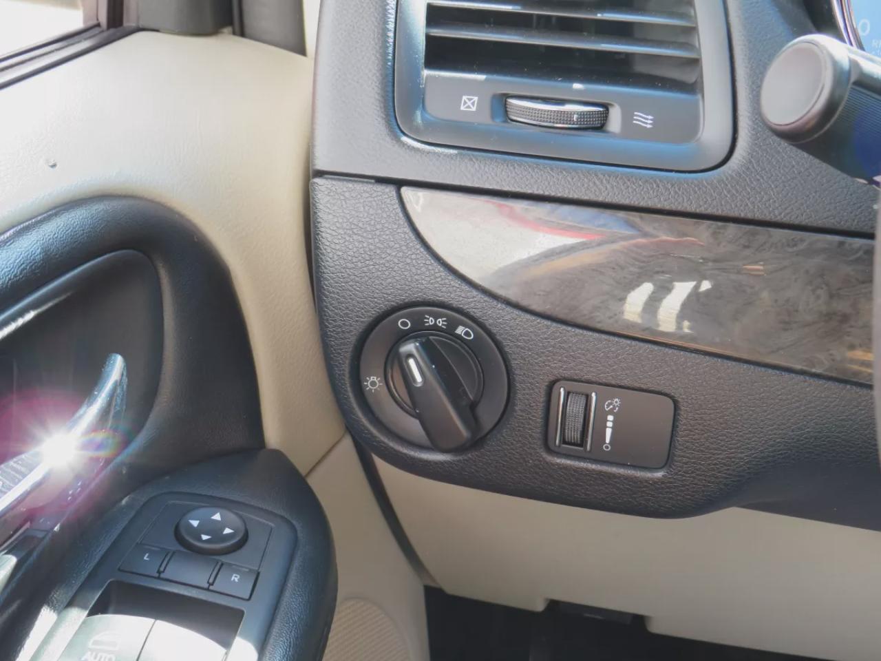 2019 Dodge Grand Caravan SXT (**SAFETY/CERTIFIED!!**7 PASSENGER!!**DVD ENTERTAINMENT SYSTEM!!**TINTS**ALLOY RIMS**STOW&GO SEATING**DIGITAL TOUCHSCREEN**REVERSE CAMERA**AUX**BLUETOOTH**CRUISE CONTROL**) Photo