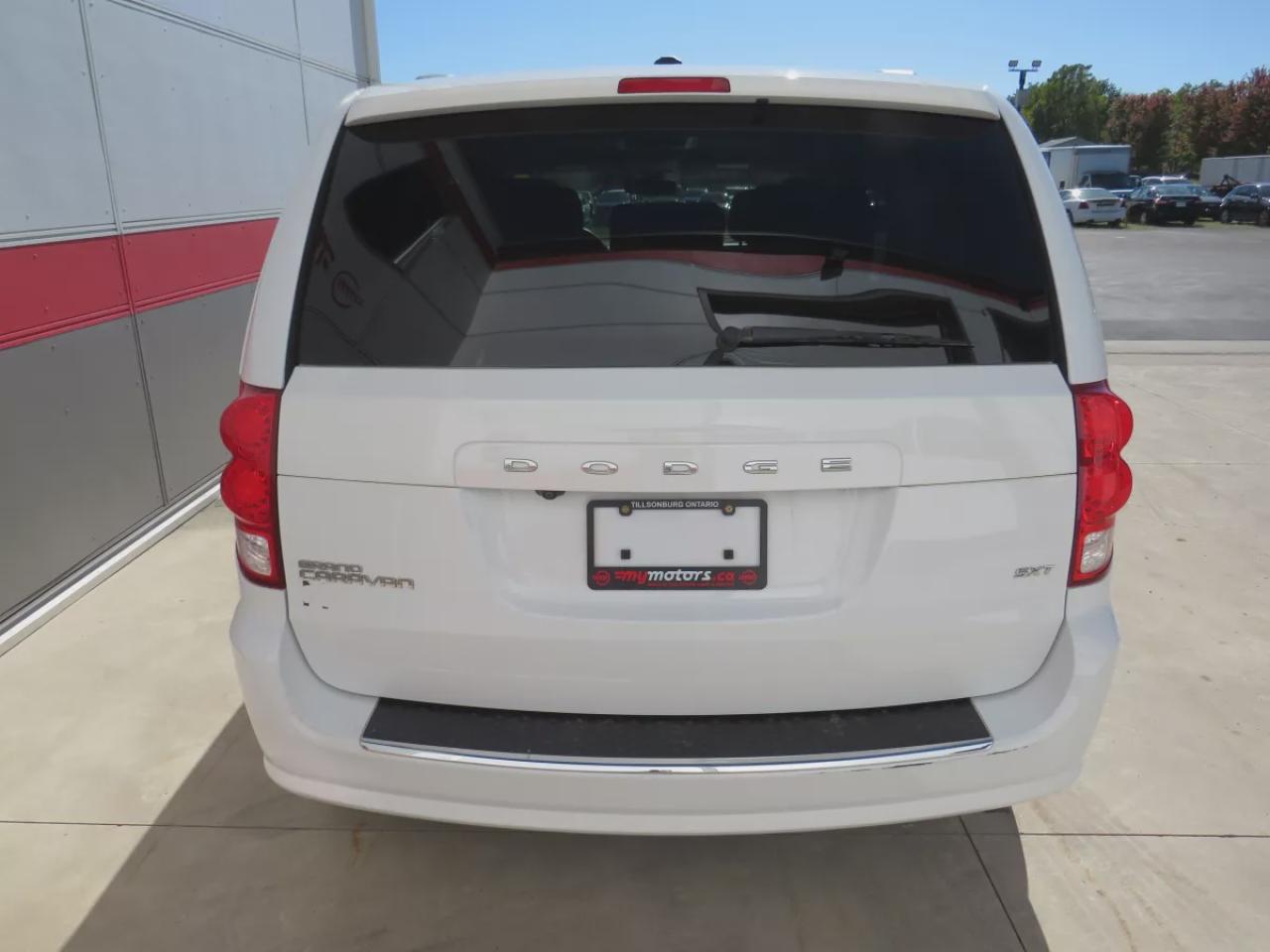 2019 Dodge Grand Caravan SXT (**SAFETY/CERTIFIED!!**7 PASSENGER!!**DVD ENTERTAINMENT SYSTEM!!**TINTS**ALLOY RIMS**STOW&GO SEATING**DIGITAL TOUCHSCREEN**REVERSE CAMERA**AUX**BLUETOOTH**CRUISE CONTROL**) Photo