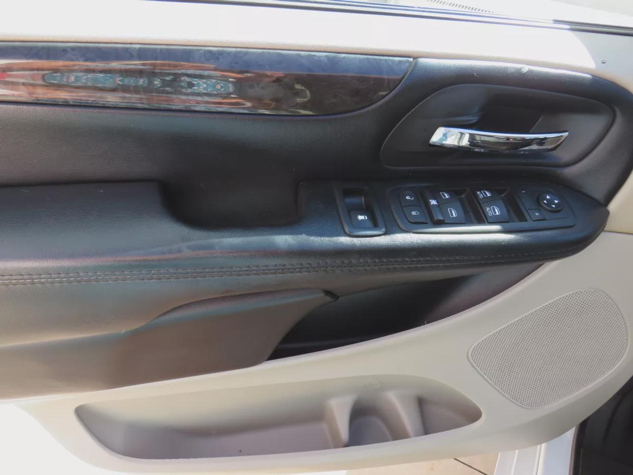 2019 Dodge Grand Caravan SXT  | Safety Certified | 7 Passenger | DVD Entertainment System | Tints | Alloy Rims | Stow&Go Seating | Digital Touchscreen | Reverse Camera | AUX | Bluetooth | Cruise Control Photo
