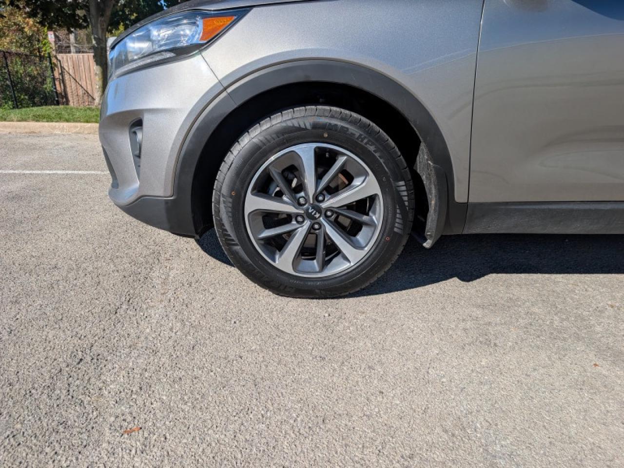 2019 Kia Sorento EX  **V6 ENGINE - 7 PASSENGER** Photo