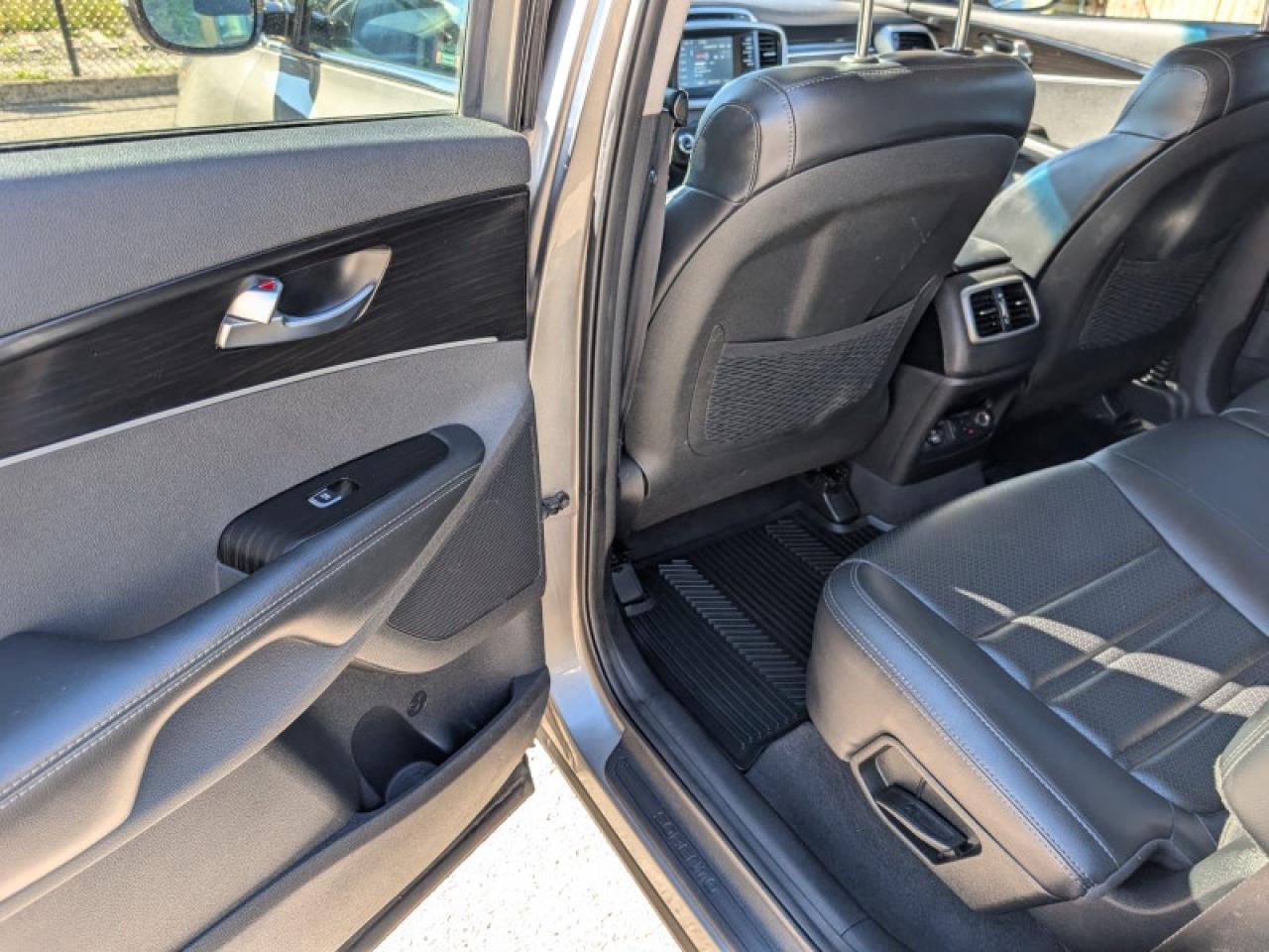 2019 Kia Sorento EX  **V6 ENGINE - 7 PASSENGER** Photo