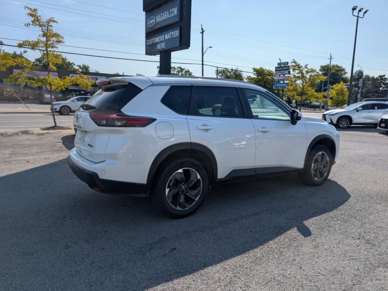 2024 Nissan Rogue SV Moonroof  **PANO ROOF - PWR GATE** Photo4