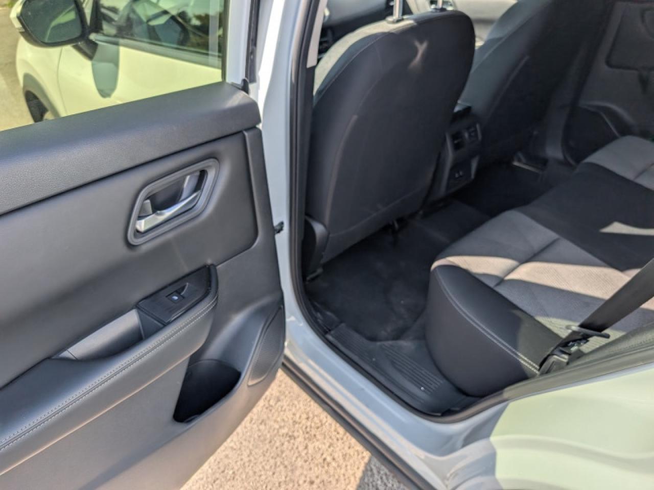 2024 Nissan Rogue SV Moonroof  **PANO ROOF - PWR GATE** Photo