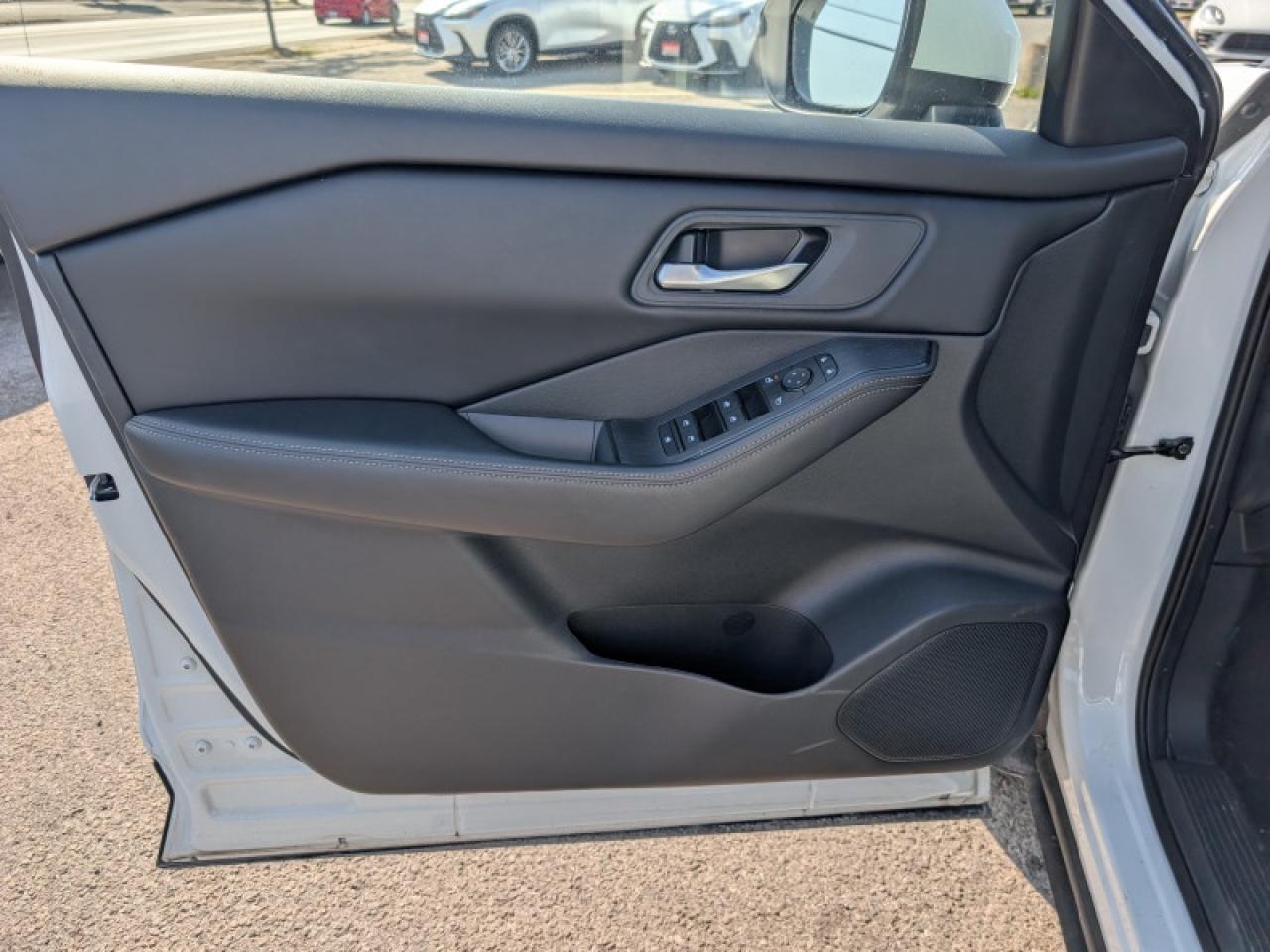 2024 Nissan Rogue SV Moonroof  **PANO ROOF - PWR GATE** Photo