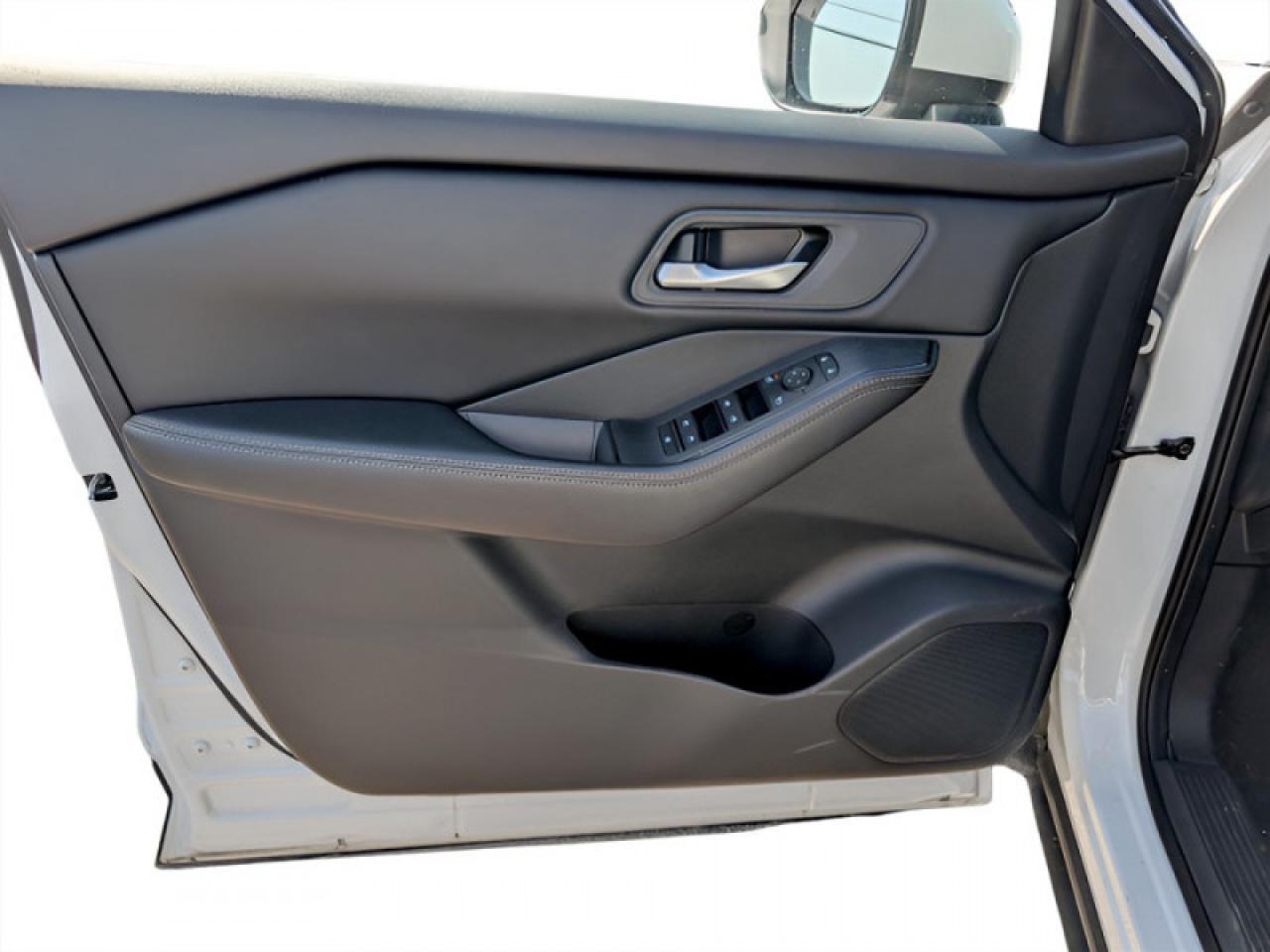 2024 Nissan Rogue SV Moonroof  **PANO ROOF - PWR GATE** Photo