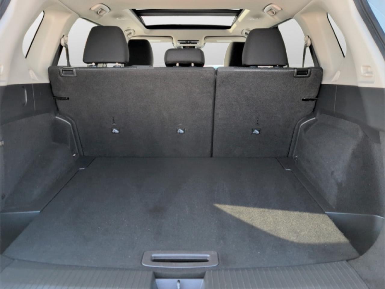 2024 Nissan Rogue SV Moonroof  **PANO ROOF - PWR GATE** Photo