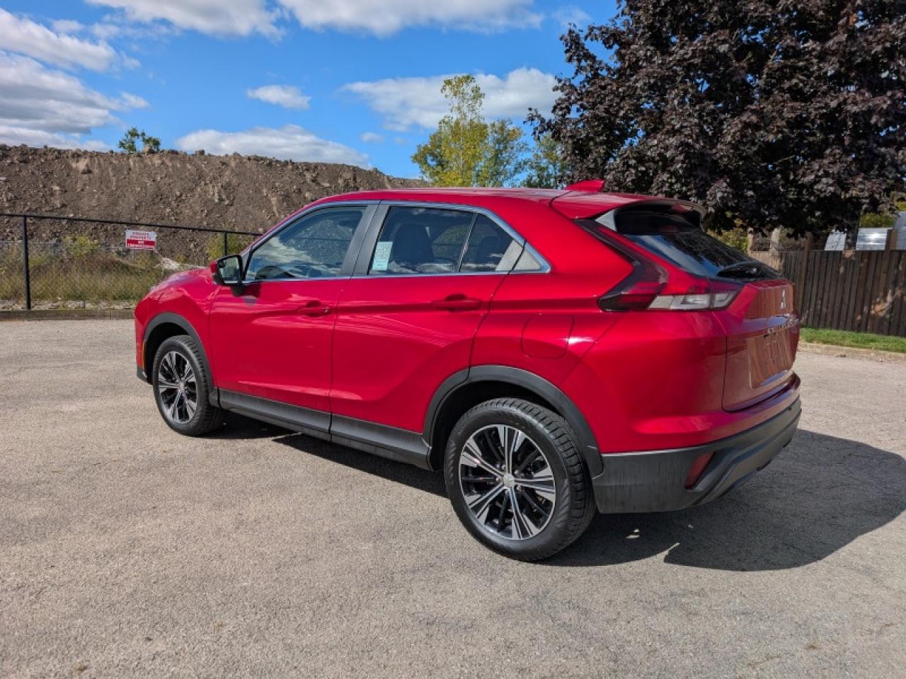 2022 Mitsubishi Eclipse Cross ES  **COL SENS - HTD SEATS** Photo