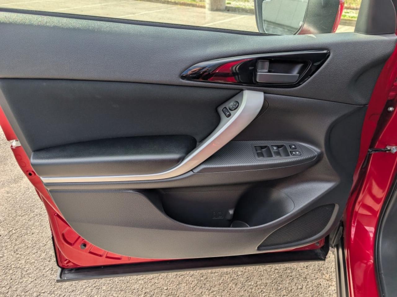 2022 Mitsubishi Eclipse Cross ES  **COL SENS - HTD SEATS** Photo