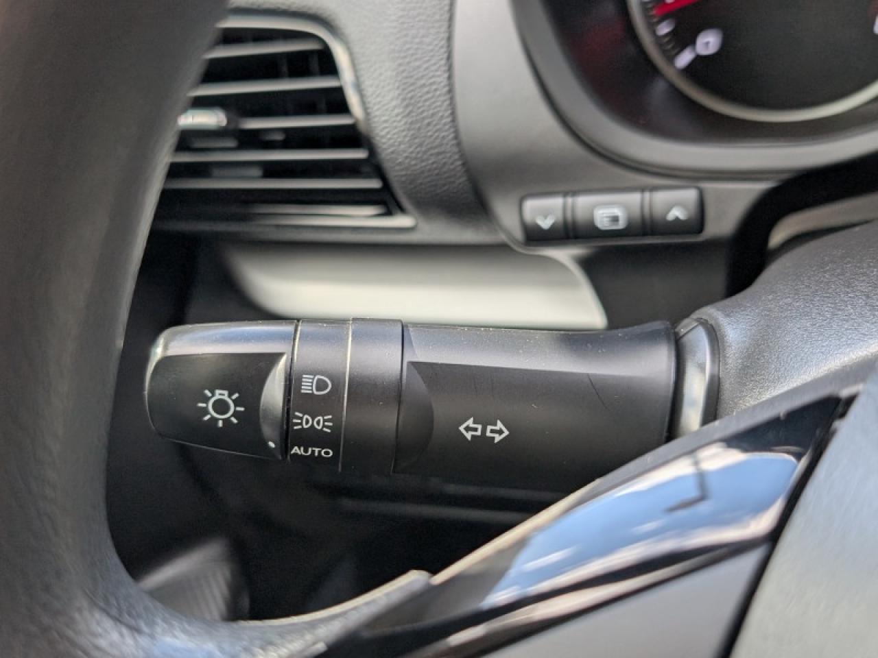 2022 Mitsubishi Eclipse Cross ES  **COL SENS - HTD SEATS** Photo
