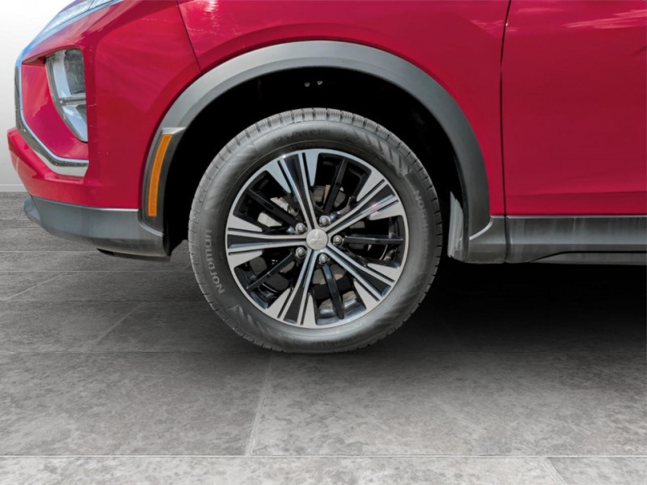 2022 Mitsubishi Eclipse Cross ES  **COL SENS - HTD SEATS** Photo