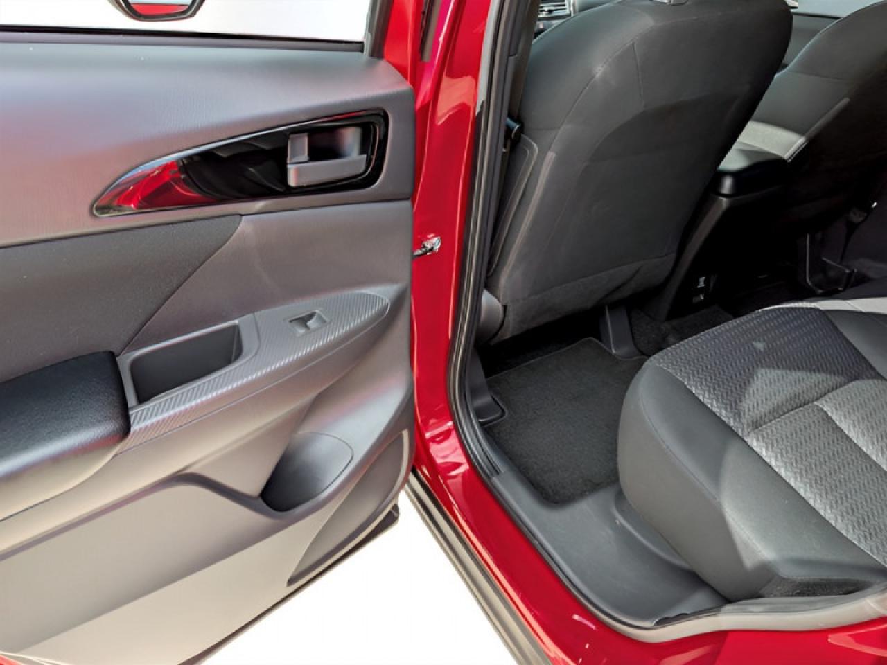 2022 Mitsubishi Eclipse Cross ES  **COL SENS - HTD SEATS** Photo