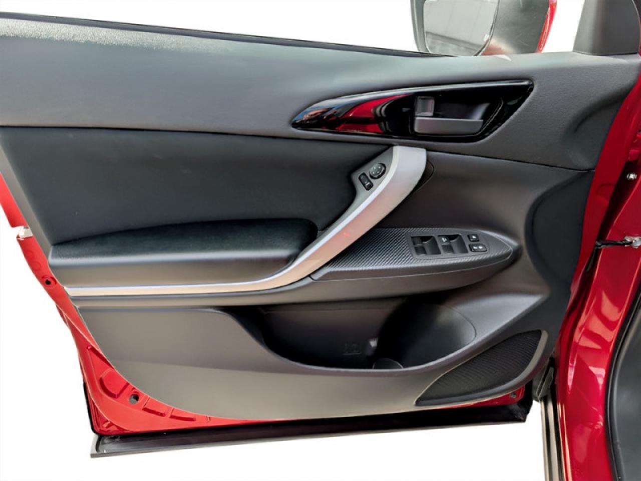 2022 Mitsubishi Eclipse Cross ES  **COL SENS - HTD SEATS** Photo