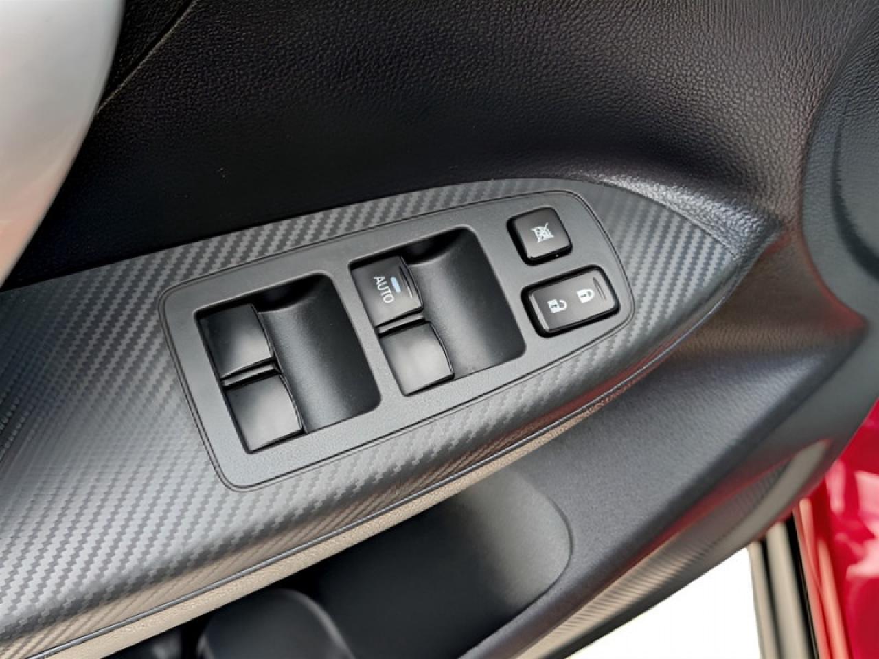 2022 Mitsubishi Eclipse Cross ES  **COL SENS - HTD SEATS** Photo