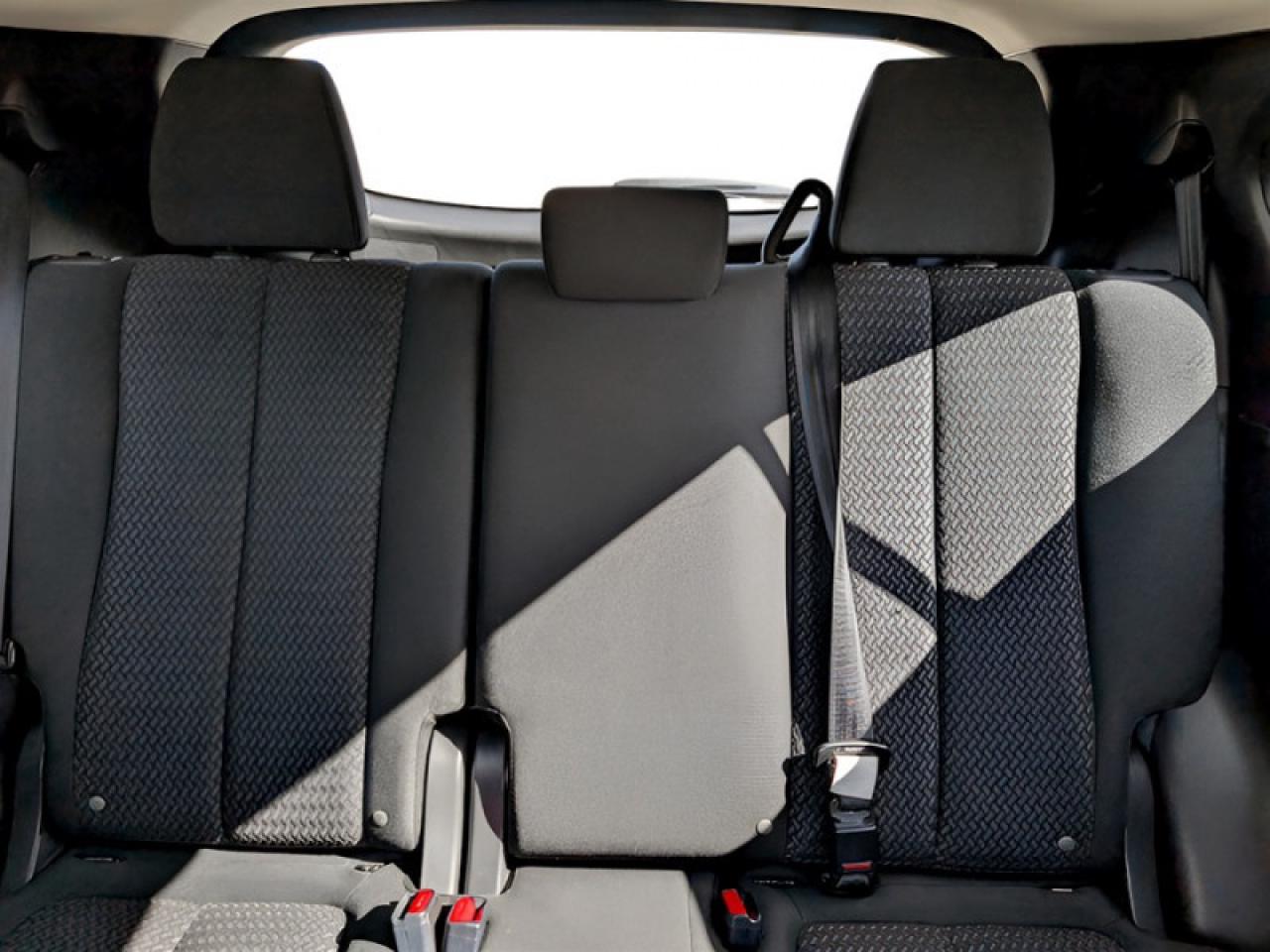 2022 Mitsubishi Eclipse Cross ES  **COL SENS - HTD SEATS** Photo