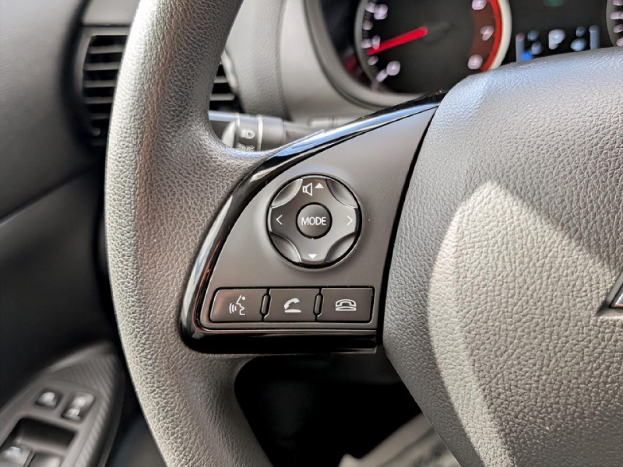 2022 Mitsubishi Eclipse Cross ES  **COL SENS - HTD SEATS** Photo