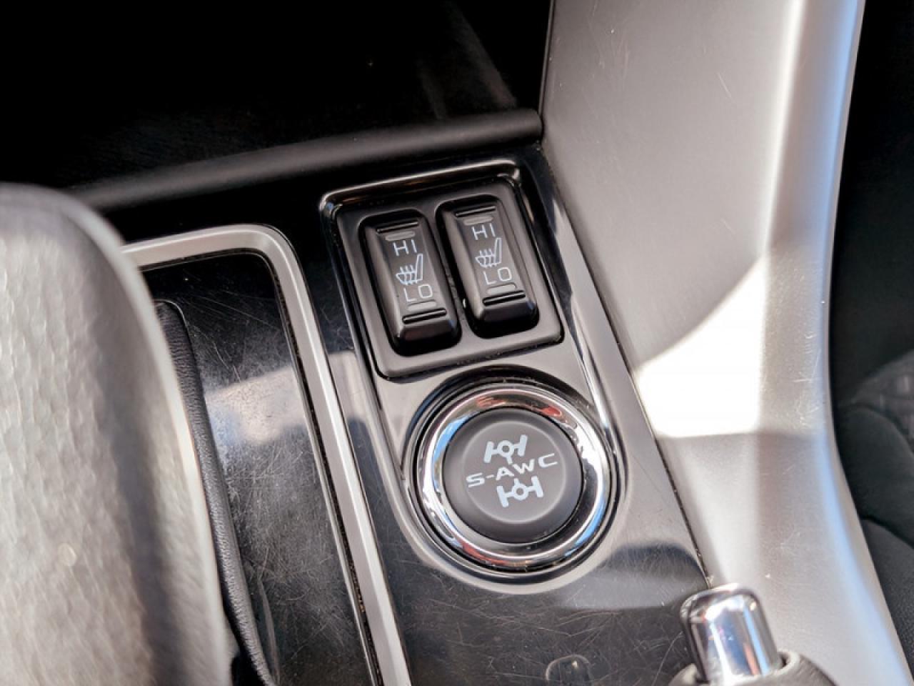 2022 Mitsubishi Eclipse Cross ES  **COL SENS - HTD SEATS** Photo