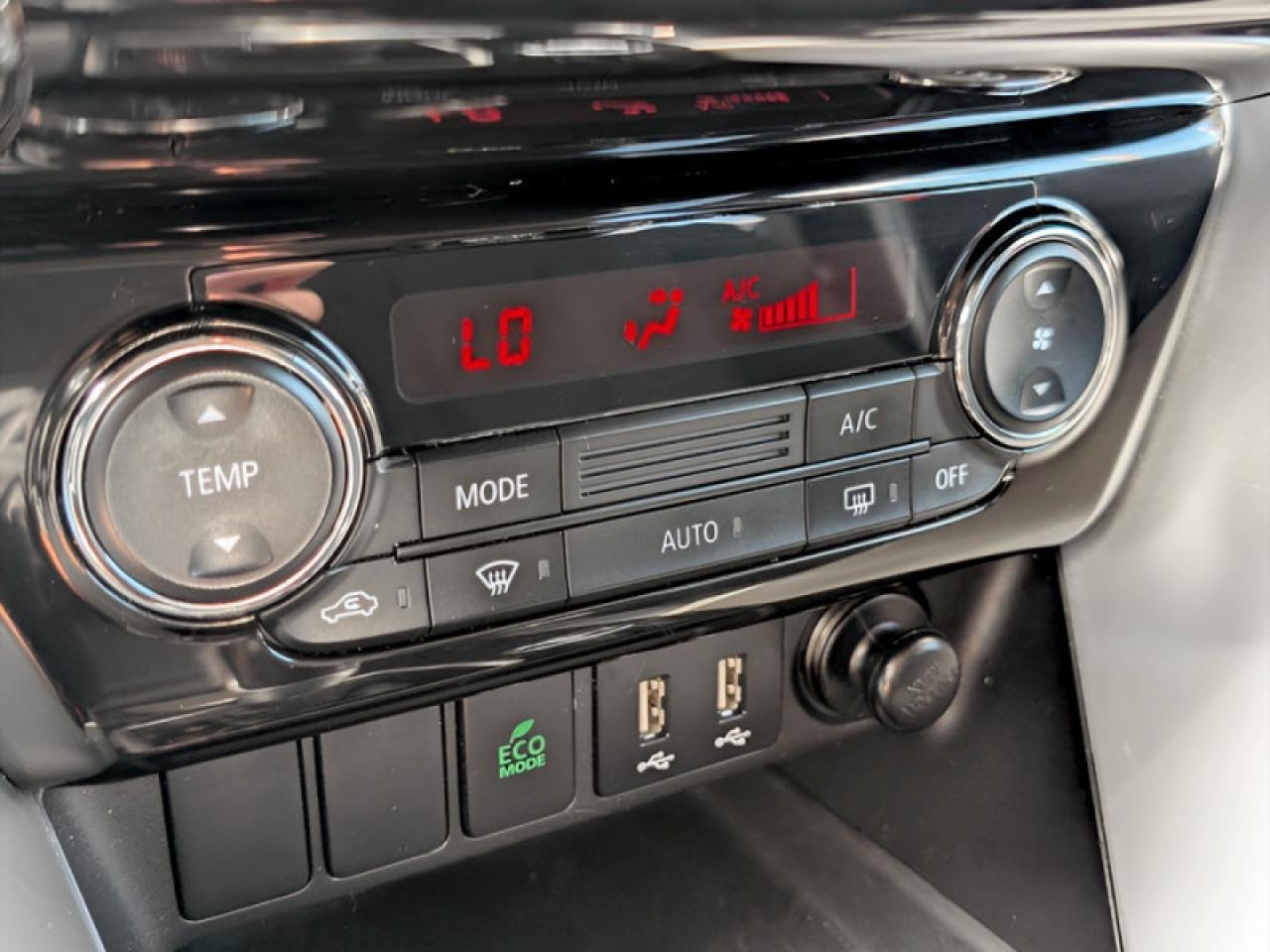 2022 Mitsubishi Eclipse Cross ES  **COL SENS - HTD SEATS** Photo