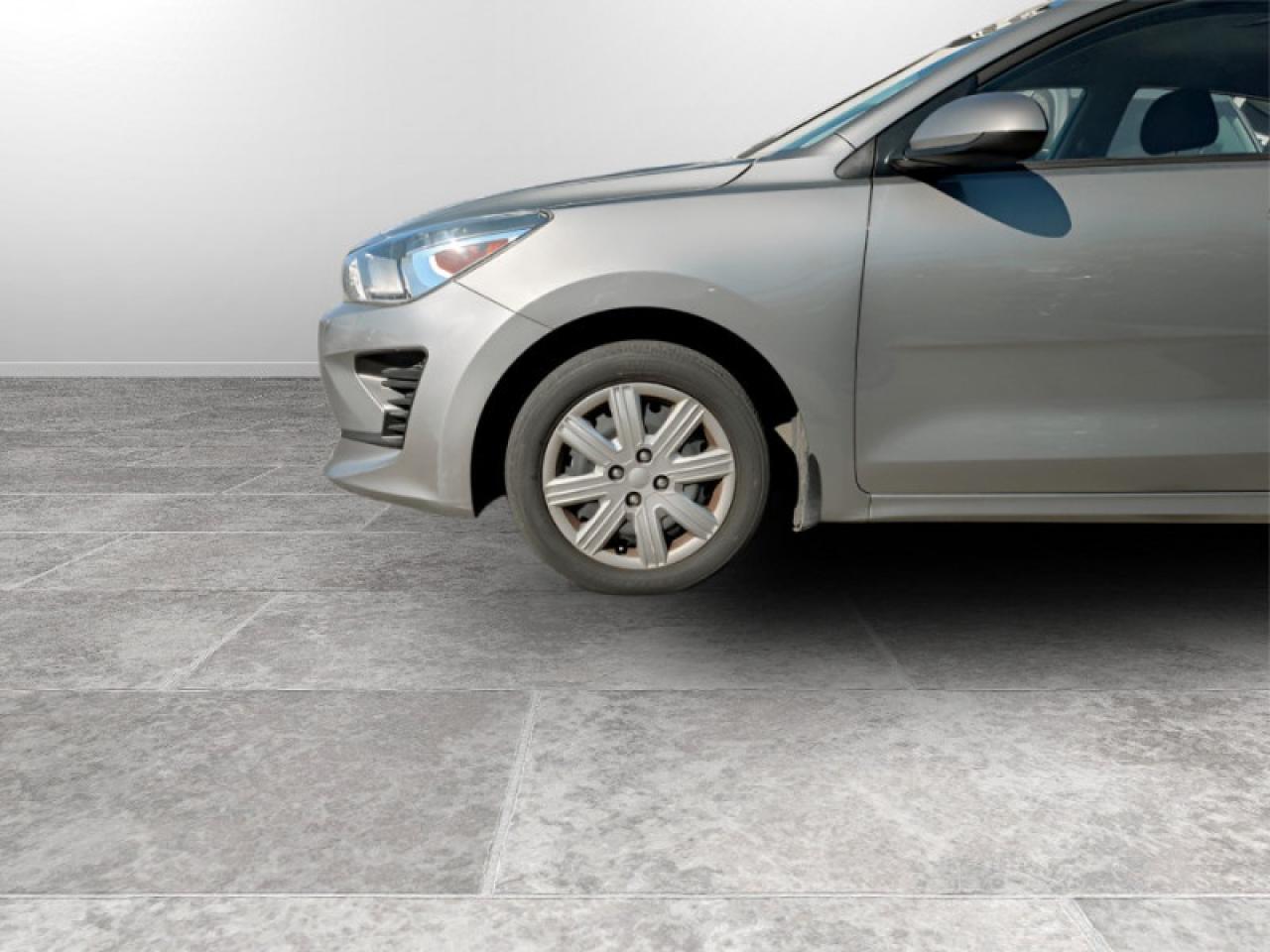 2022 Kia Rio 5-Door LX+  **REAR CAM - HTD SEATS** Photo