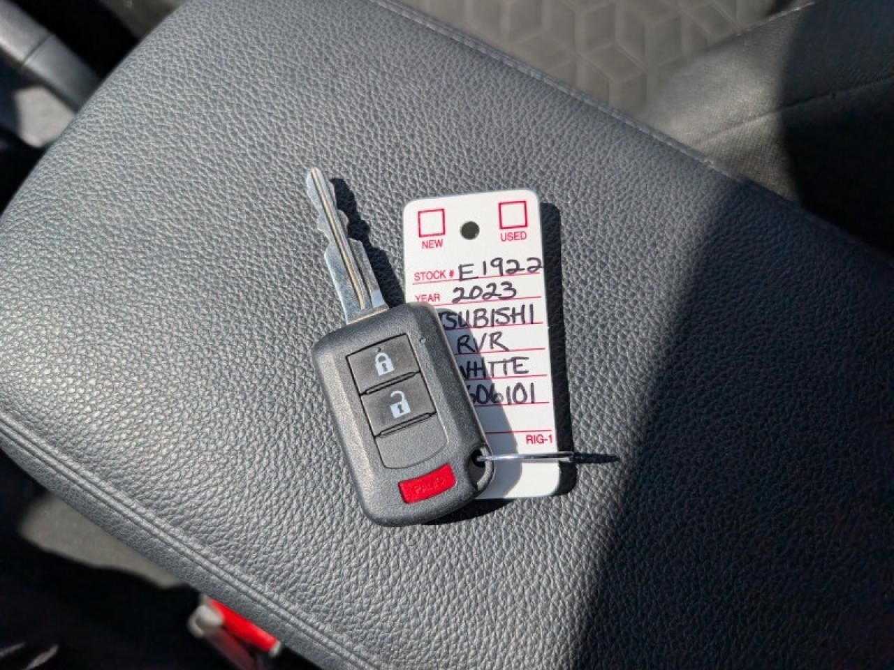 2023 Mitsubishi RVR ES  **HTD SEATS - APPLE CP** Photo