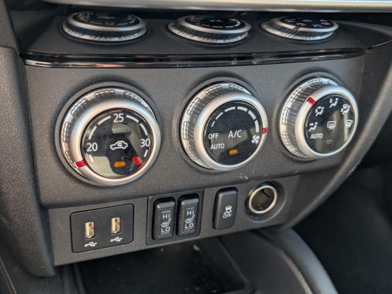 2023 Mitsubishi RVR ES  **HTD SEATS - APPLE CP** Photo