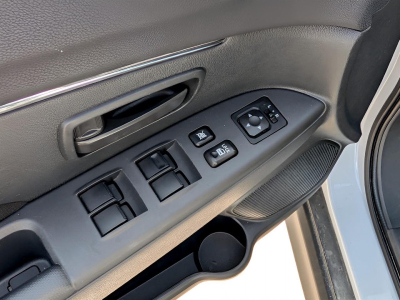 2023 Mitsubishi RVR ES  **HTD SEATS - APPLE CP** Photo