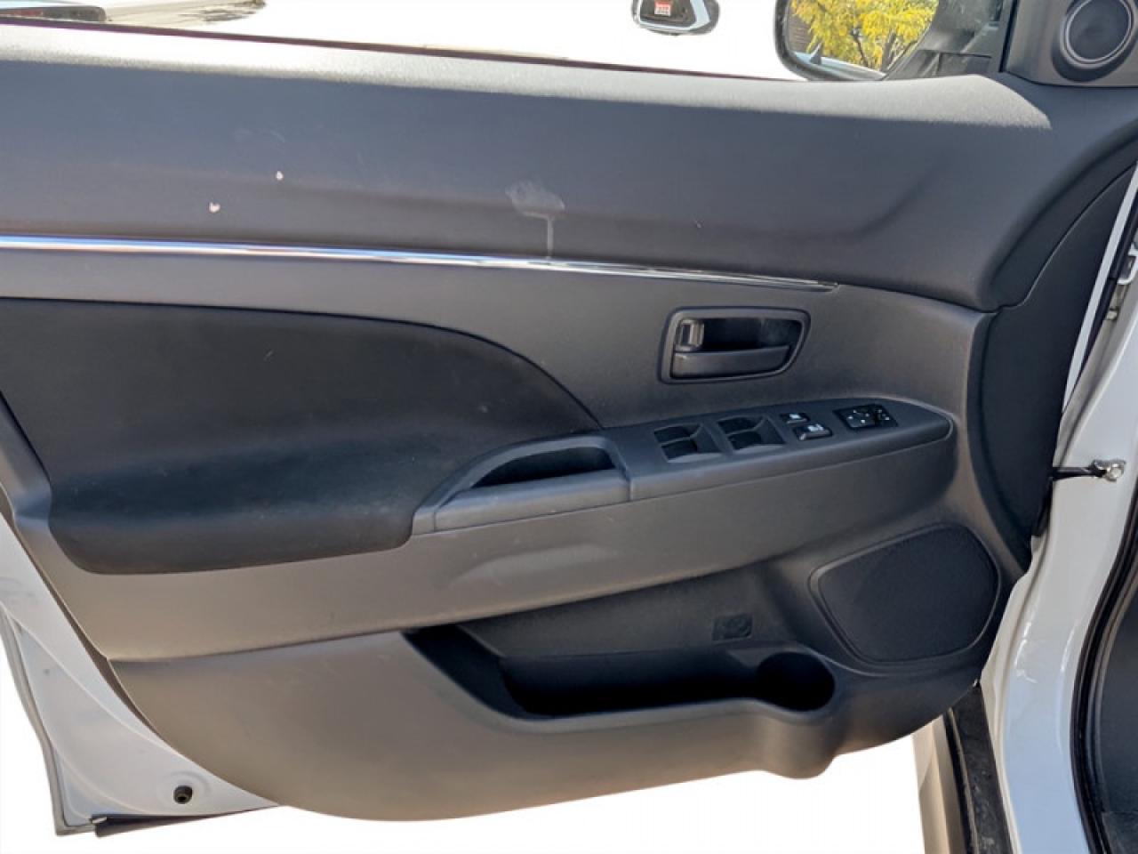 2023 Mitsubishi RVR ES  **HTD SEATS - APPLE CP** Photo