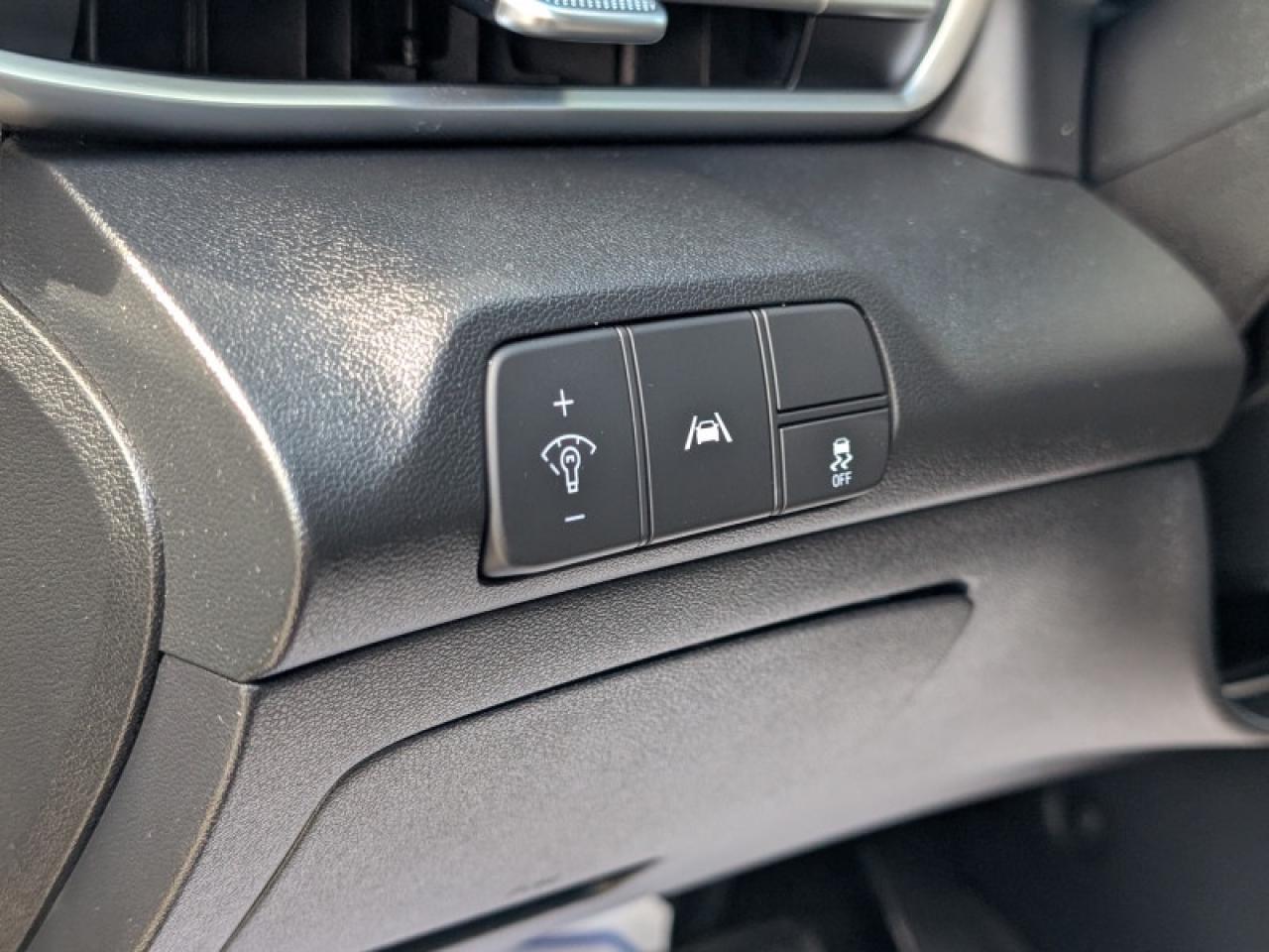 2021 Hyundai Elantra Preferred IVT  **VERY LOW KMS** Photo