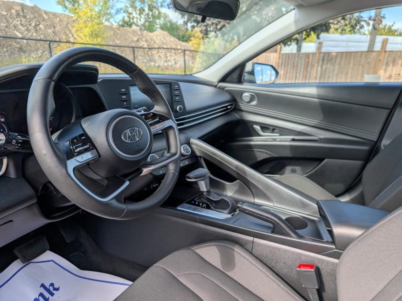 2021 Hyundai Elantra Preferred IVT  **VERY LOW KMS** Photo