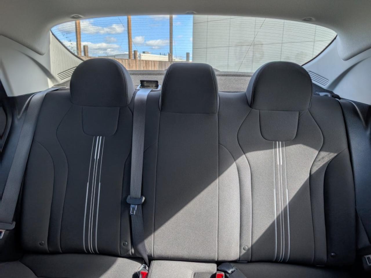 2021 Hyundai Elantra Preferred IVT  **VERY LOW KMS** Photo